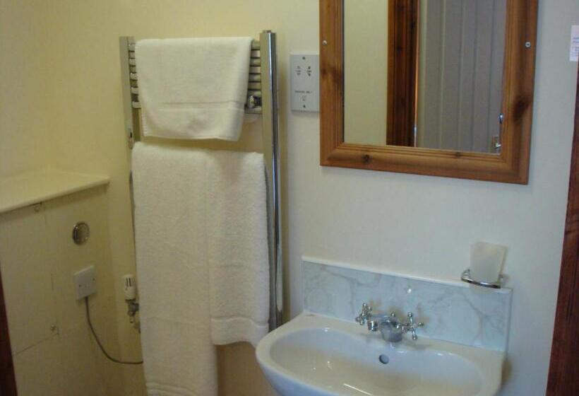 בית מלון כפרי The Globe Inn