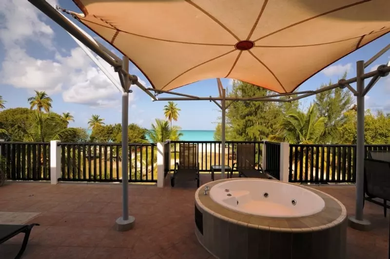 هتل The Suites At Jolly Beach