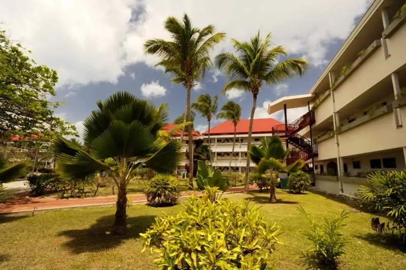 هتل The Suites At Jolly Beach