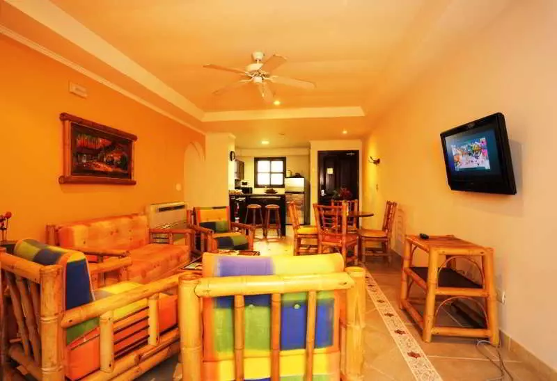 هتل The Suites At Jolly Beach