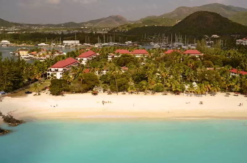 هتل The Suites At Jolly Beach