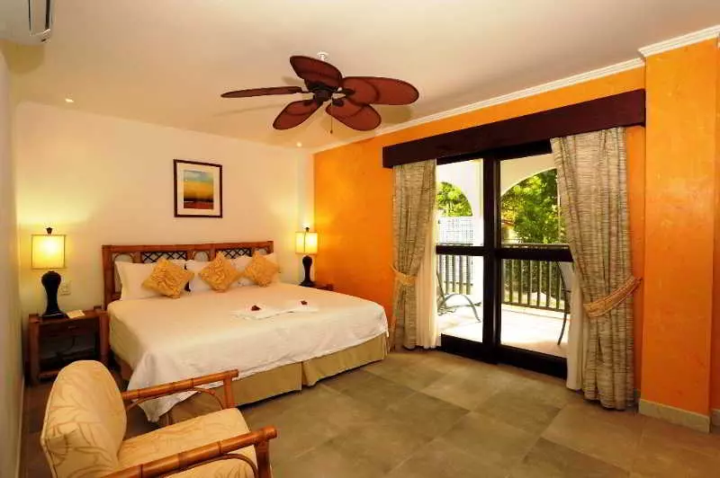 هتل The Suites At Jolly Beach