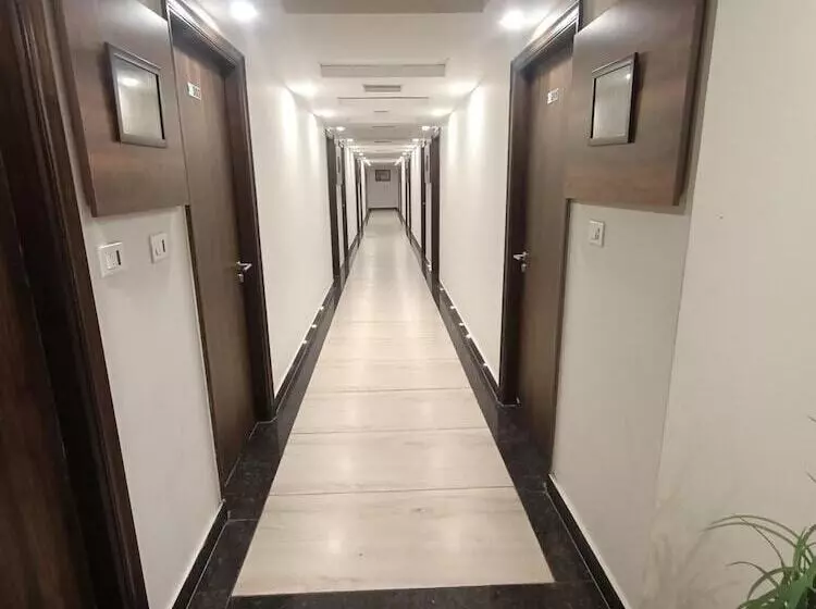 ホテル Clarks Inn Express Jammu