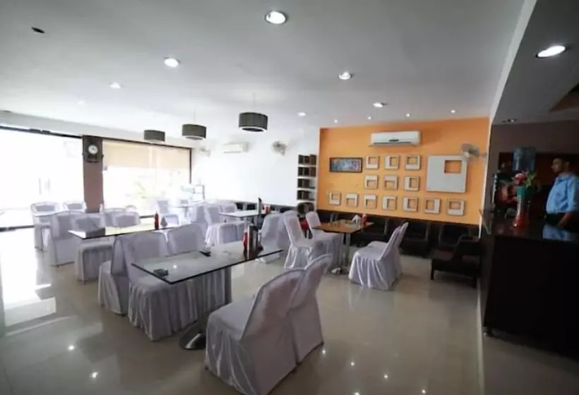 ホテル Clarks Inn Express Jammu