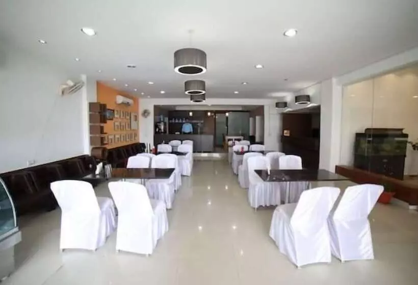 ホテル Clarks Inn Express Jammu