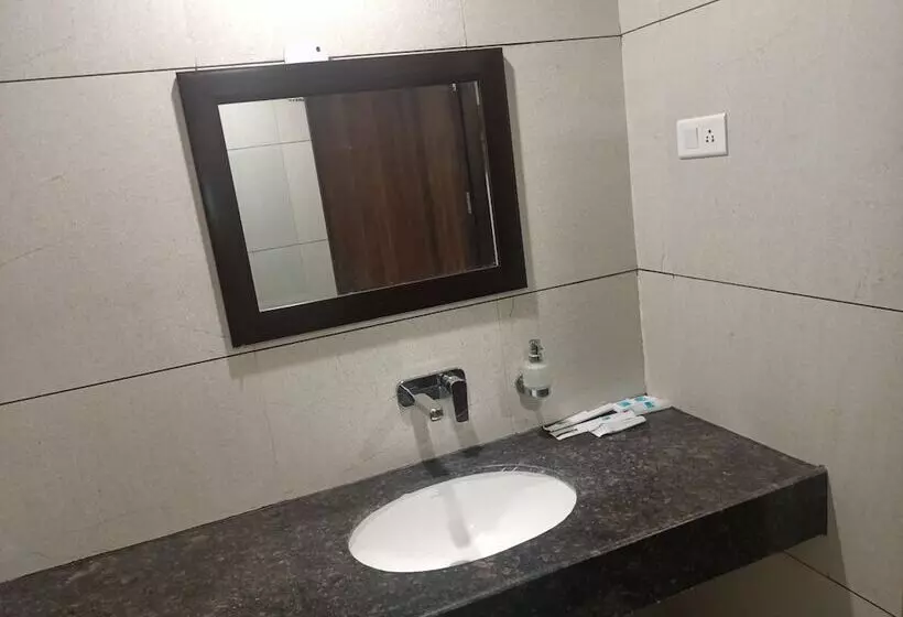 ホテル Clarks Inn Express Jammu