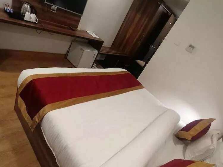 ホテル Clarks Inn Express Jammu
