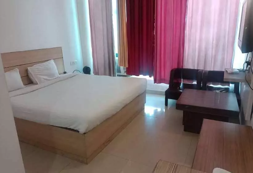ホテル Clarks Inn Express Jammu