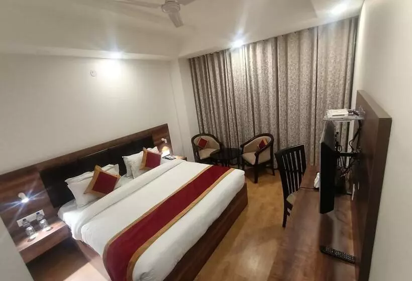 ホテル Clarks Inn Express Jammu