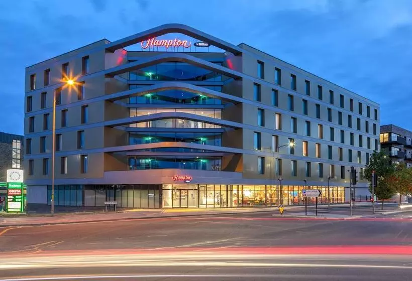 ホテル Hampton By Hilton Ashford International