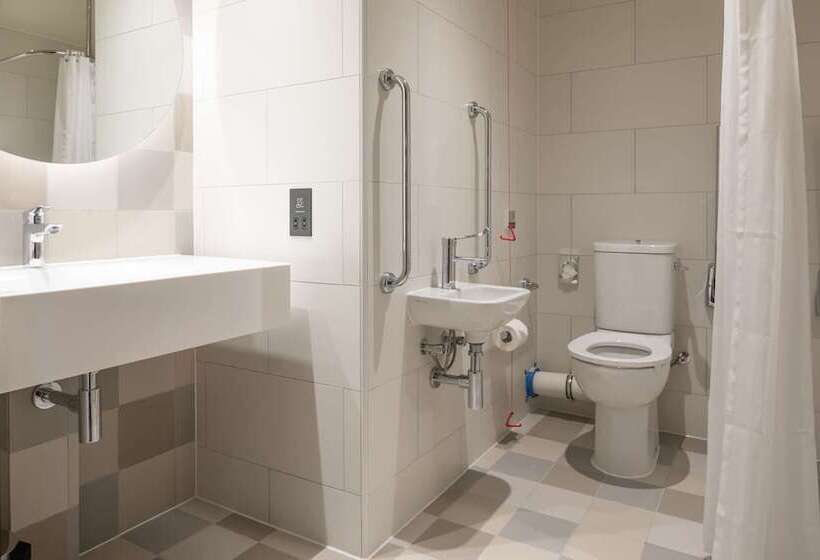 酒店 Hampton By Hilton Ashford International