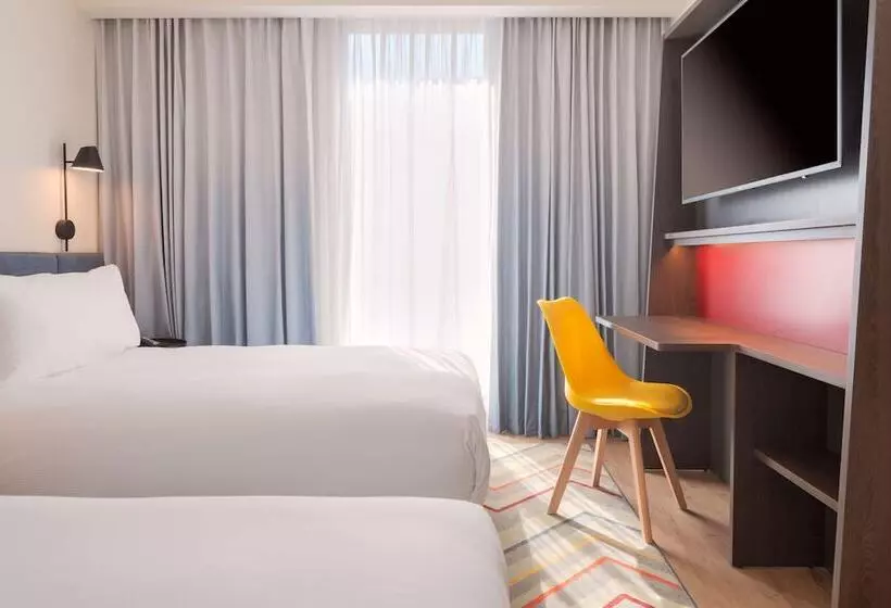 ホテル Hampton By Hilton Ashford International