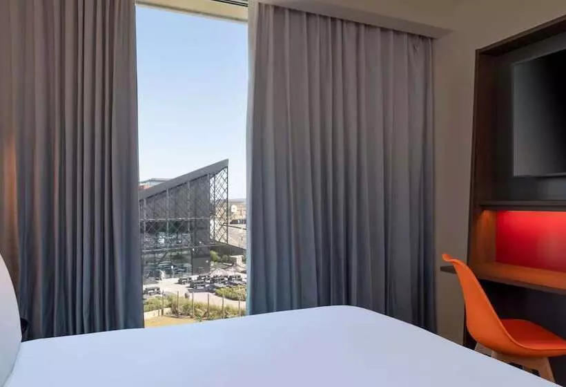 ホテル Hampton By Hilton Ashford International