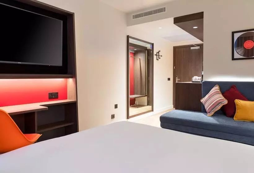 ホテル Hampton By Hilton Ashford International