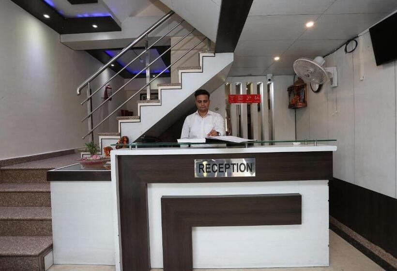 호텔 R K International Near Gautam Buddha Park