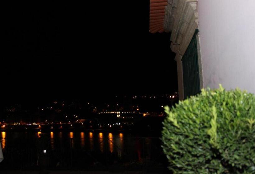 Casa Dos Varais, Manor House