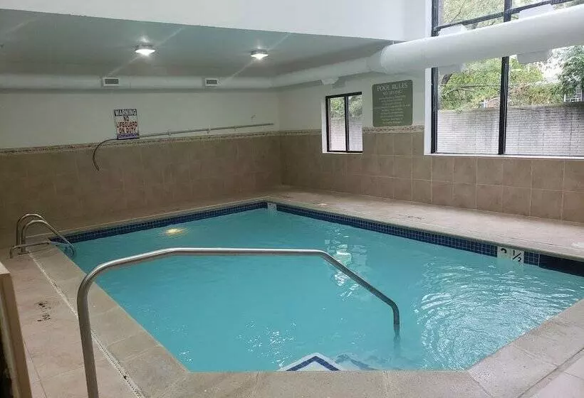 Отель A Victory Suites Warren