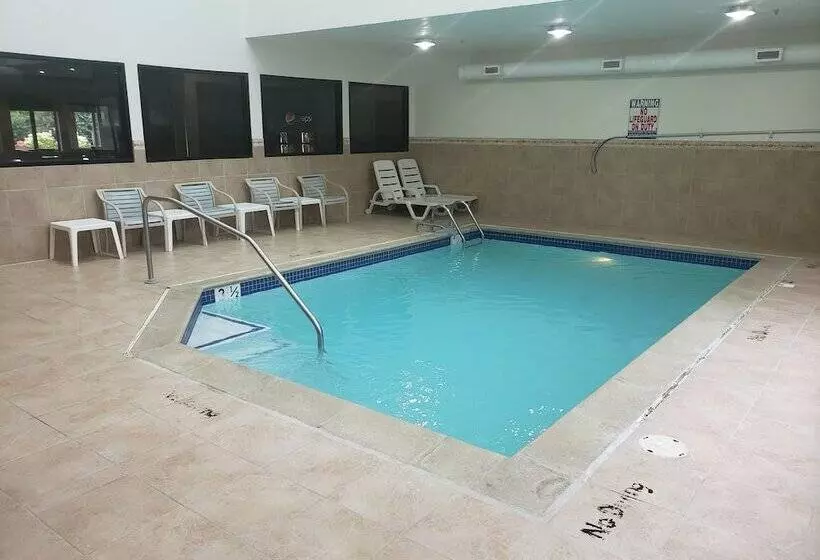 Отель A Victory Suites Warren