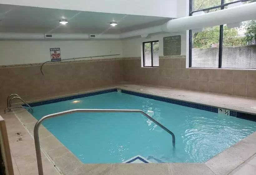 Отель A Victory Suites Warren