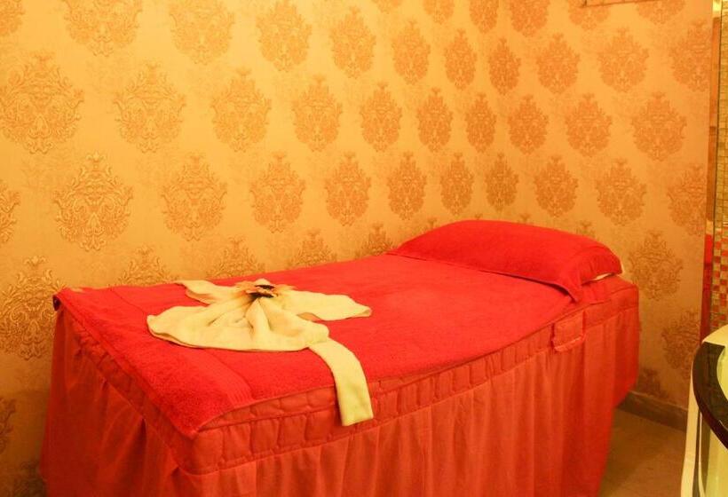 فندق Clifton International