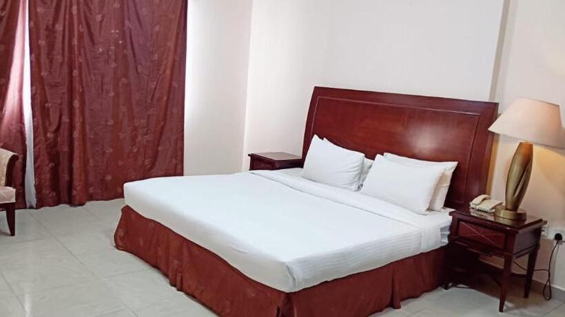 فندق Clifton International