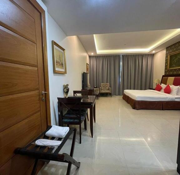 فندق Clifton International