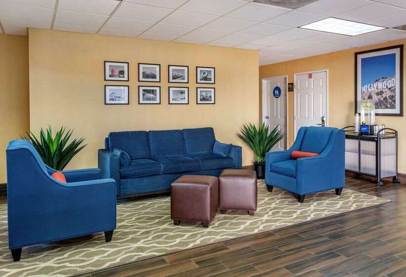 فندق Comfort Inn & Suites Near Universal  N. Hollywood  Burbank