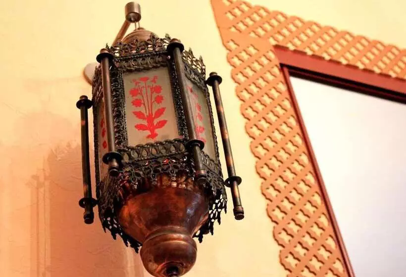 Hotelli Art House Rooms