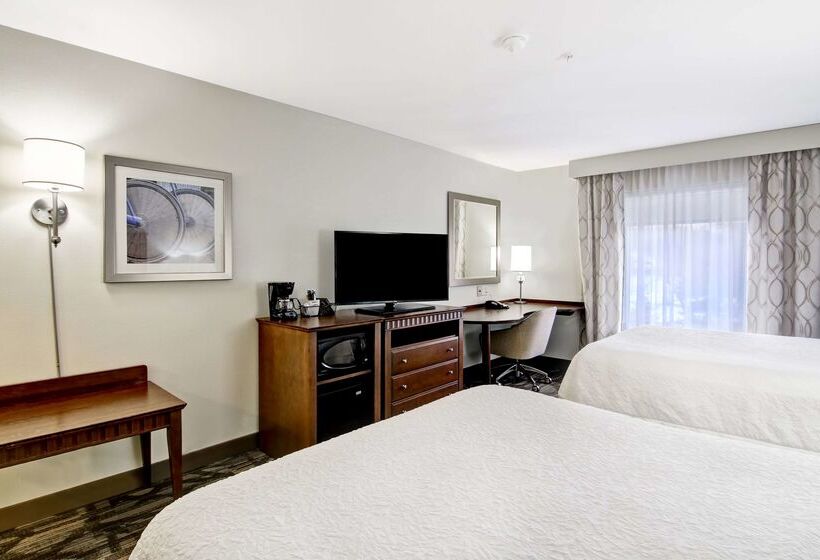 فندق Hampton Inn & Suites Saint John