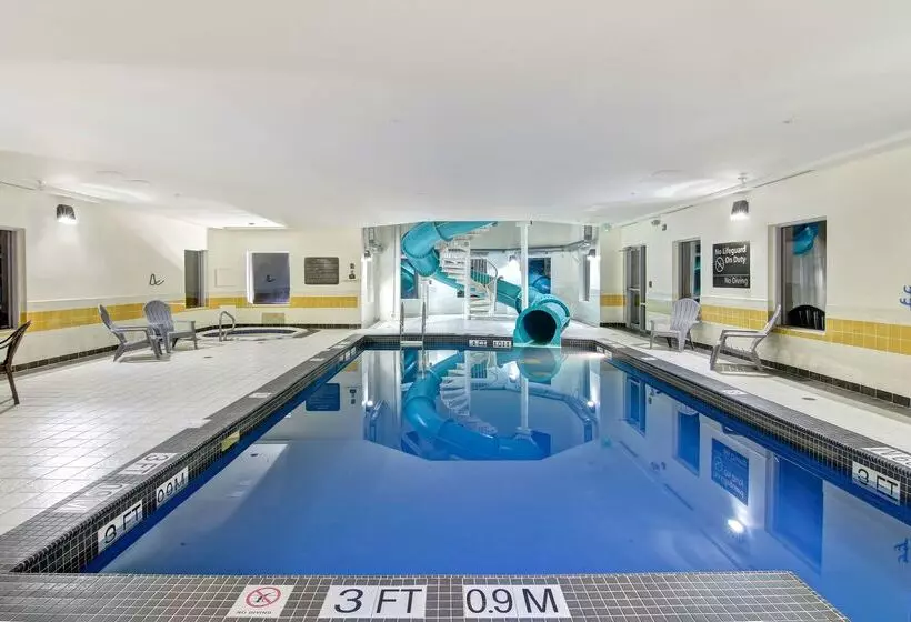 בית מלון כפרי Hampton Inn & Suites Saint John