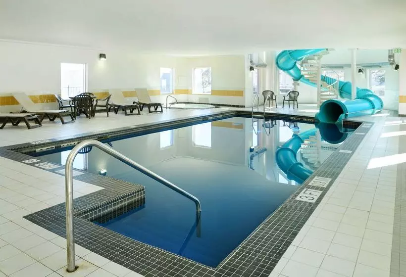 בית מלון כפרי Hampton Inn & Suites Saint John