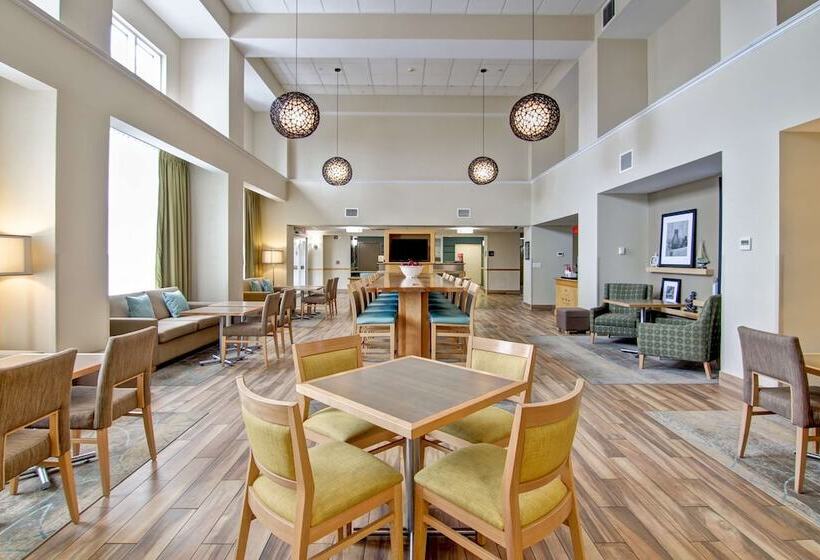 فندق Hampton Inn & Suites Saint John