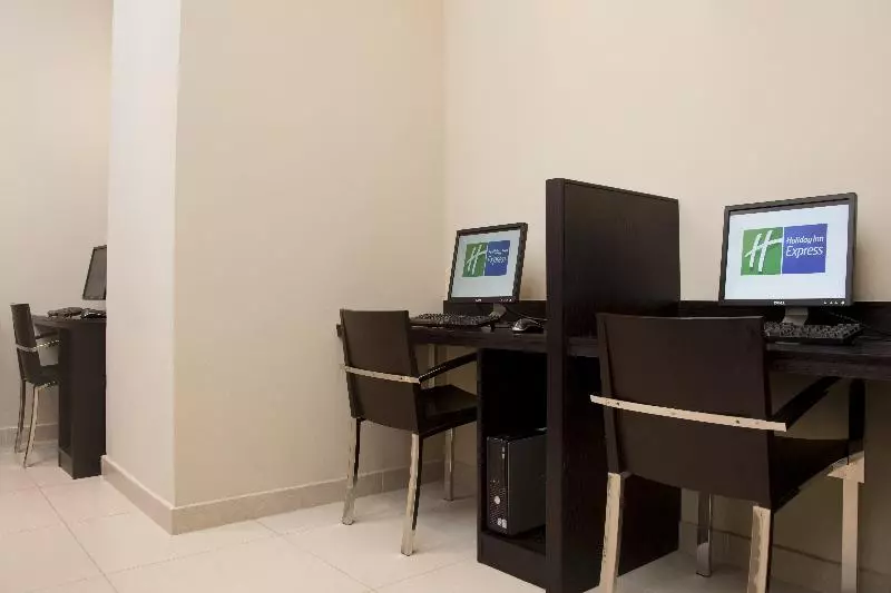 هتل Holiday Inn Express Dubai, Jumeirah, An Ihg