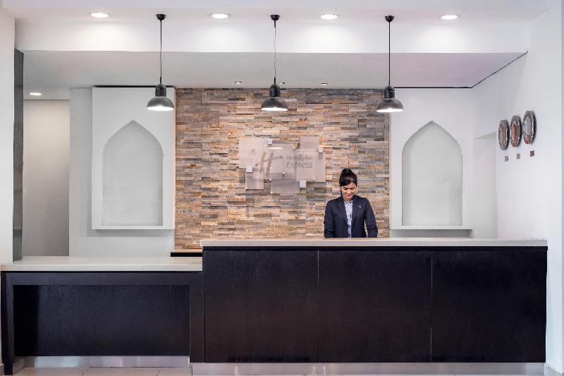 Отель Holiday Inn Express Dubai, Jumeirah, An Ihg