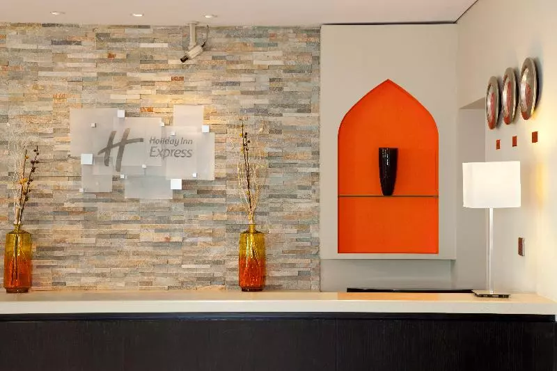 هتل Holiday Inn Express Dubai, Jumeirah, An Ihg