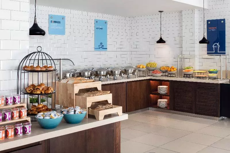 هتل Holiday Inn Express Dubai, Jumeirah, An Ihg