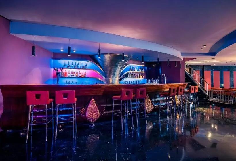 בית מלון כפרי JOIA Rose Hall by Iberostar