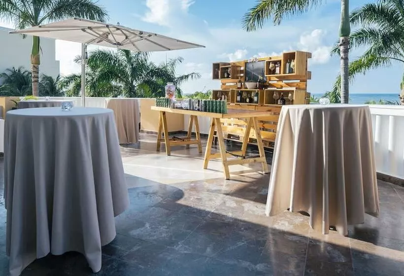 בית מלון כפרי JOIA Rose Hall by Iberostar