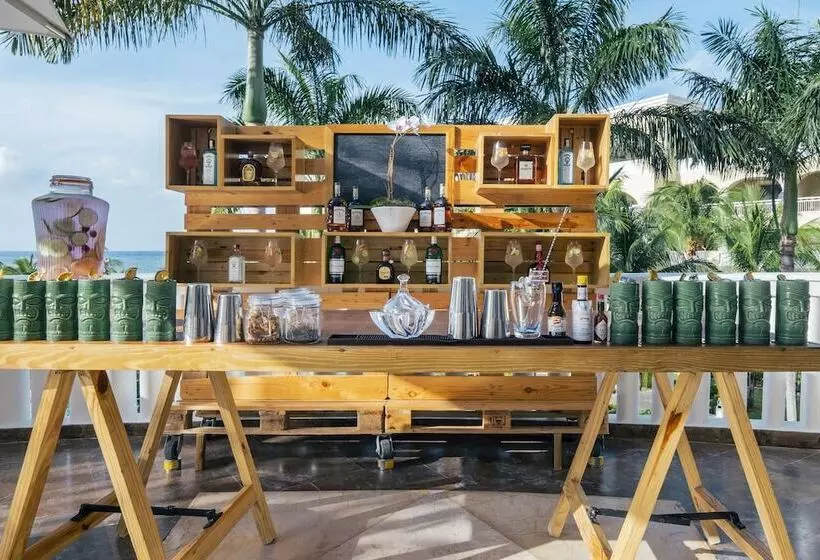 בית מלון כפרי JOIA Rose Hall by Iberostar