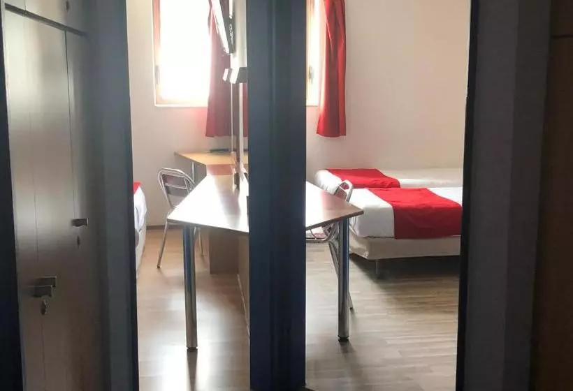 Отель Noemys Toulon La Valette