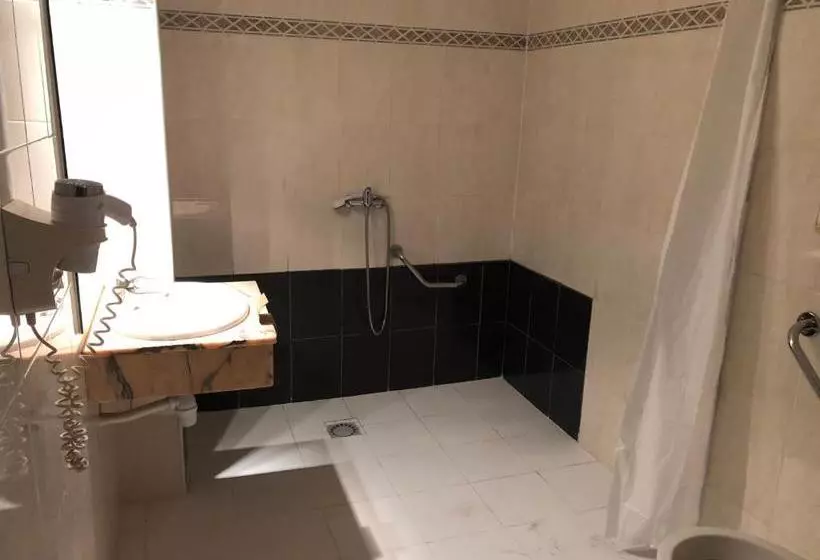 Отель Noemys Toulon La Valette