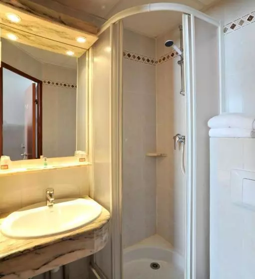 Отель Noemys Toulon La Valette