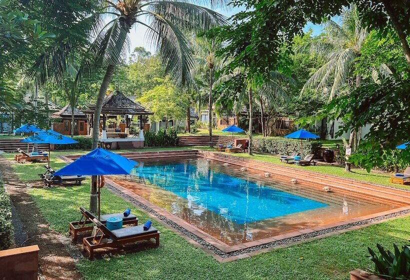 هتل Melati Beach Resort & Spa