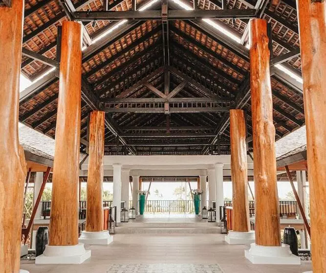 Отель Melati Beach Resort & Spa