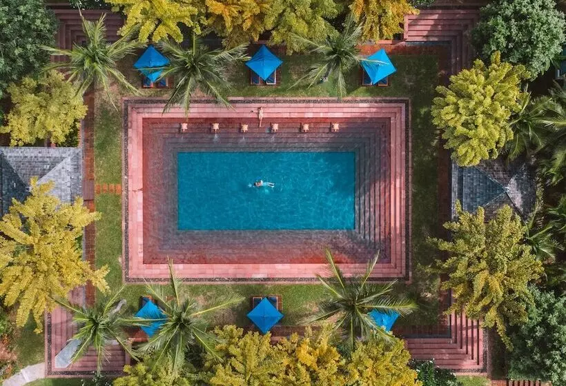 Отель Melati Beach Resort & Spa