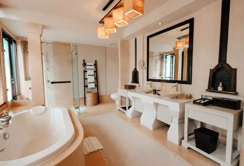 Отель Melati Beach Resort & Spa