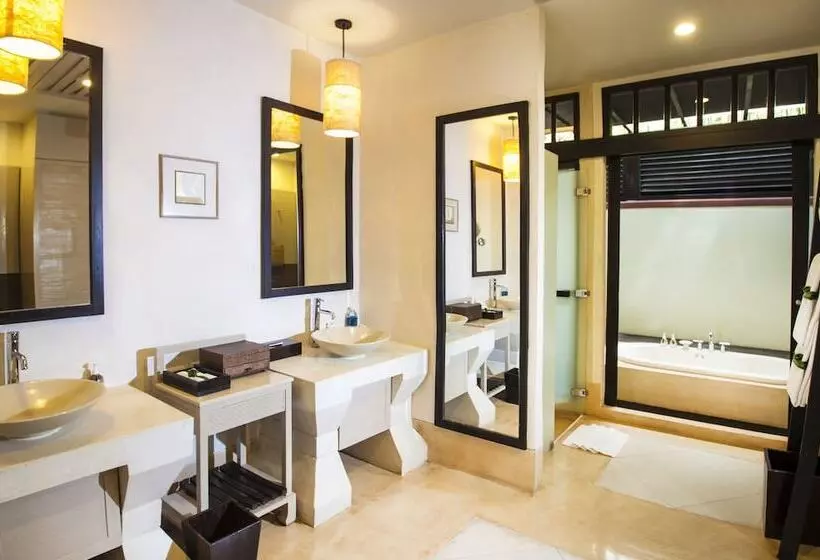 Отель Melati Beach Resort & Spa