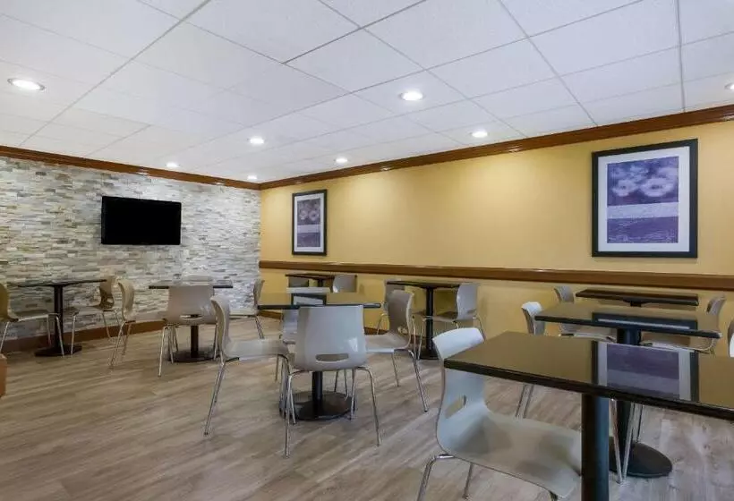 هتل Quality Inn Near Princeton