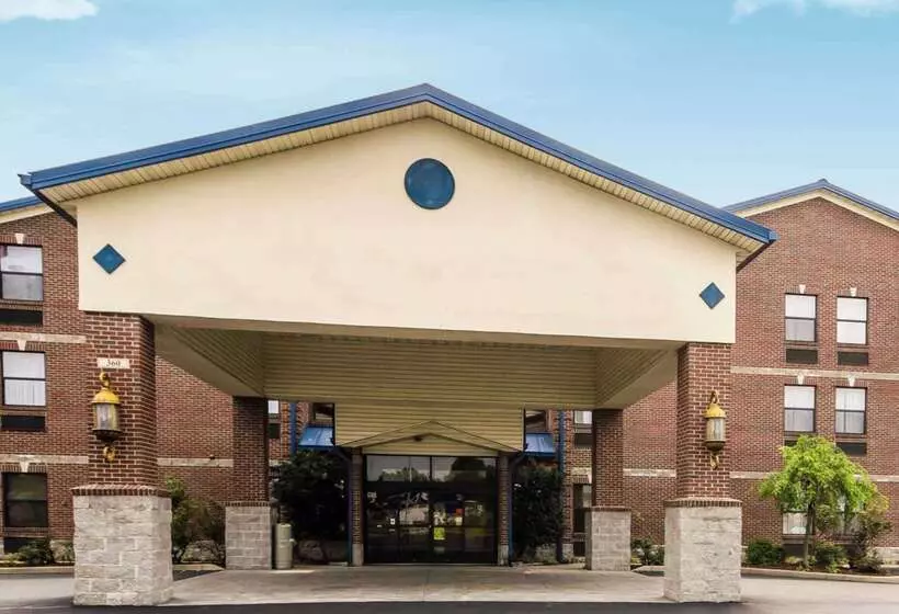 هتل Quality Suites