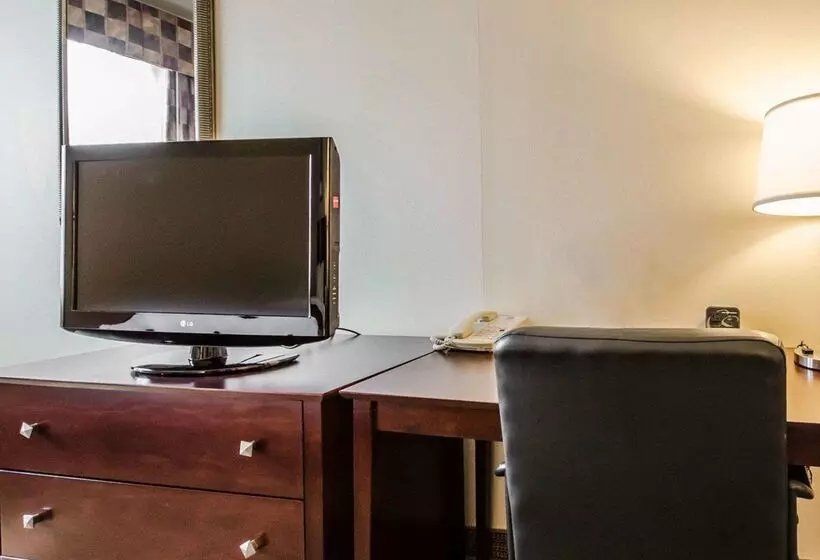 هتل Quality Suites